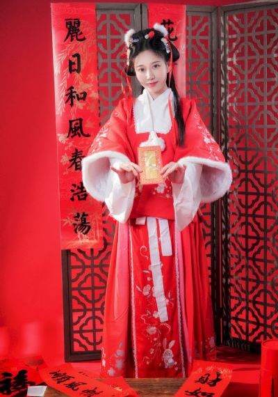 欧美模特服装图片大全_无删减在线播放